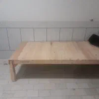 یک عدد تخت چوبی