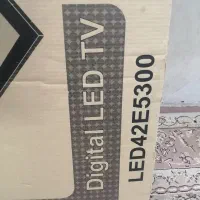 تلویزیون TCL شکسته ۴۲ اینـچ، همراه باکارتن|تلویزیون و پروژکتور|قم, چهار مردان|دیوار