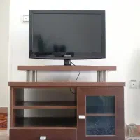 تلویزیون LCD سامسونگ 26 اینچ در حد نو با میز