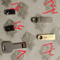 تعدادی فلش ۳۲ ۱۶ ۸ گیگ