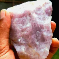 سنگ رز کوارتز و یشم بزرگ