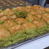 کارگر خانم باقلوا