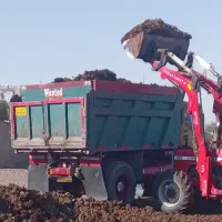 کود حیوانی با بالات زن کیفیت|خدمات باغبانی و درختکاری|ملایر, |دیوار