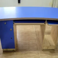 میز کامپیوتر محکم و تمیز