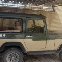جیپ صحرا از هر نظر خوب تو عکس مشخص