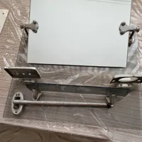 آیینه روشویی با جا حوله و جای صابون و مسواک