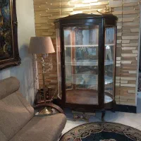 ویترین کریستال و آباژور و ساعت