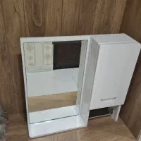 آینه و باکس سرویس بهداشتی