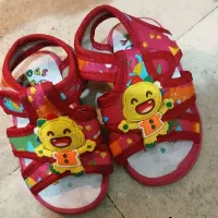 تعدادی کفش دخترانه کارکرده از سایز ۱۳ تا ۲۵