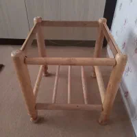 میز چوبی گلدون