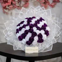 دسته گل روبانی سفید زرشکی جذاب مناسب هدیه