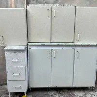 کابینت فلزی با یک دستگاه هود
