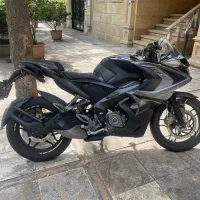 Rs 200 باجاج ار اس