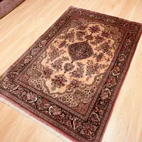 فرش دستی تمام ابریشم قم طرح گل امریکایی|فرش|تهران, سلسبیل جنوبی|دیوار