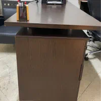 فروش میز اداری در حد نو می باشد
