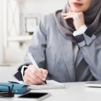 منشی خانم در کلینیک زیبایی