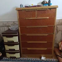 دوعدد دراور و ساعت ایستاده