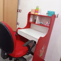 میز تحریر و کمد و صندلی