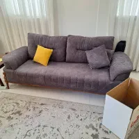 مبلمان راحتی ۴نفره همراه ۳تا عسلی