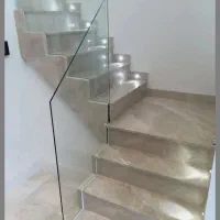 راه پله ،نرده شیشه ای .شیشه بالکن .شیشه جان پناه .|خدمات پیشه و مهارت|رشت, آب و برق|دیوار