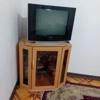 تلویزیون با میز