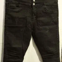 تعدادی لباس در حد نو