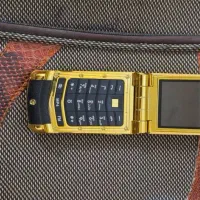 یک دستگاه گوشی موبایل  ورتو  V77 تاشو