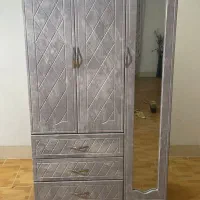 جاکفشی و کمد لباس