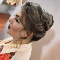 میکاپ و شینیون با بهترین مواد درجه یک و قیمت مناسب|خدمات آرایشگری و زیبایی|ملایر, |دیوار