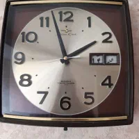 ساعت دیواری قدیمی