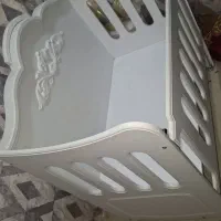 تخت گهواره‌ای کنار مادر کلا سه چهار بار استفاده شد