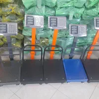 باسکول ۱۵۰کیلو‌ تراز توزین آقایاری