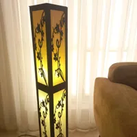 آباژور ،ایستاده کنارسالنی