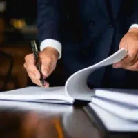 وکیل و مشاور حقوقی