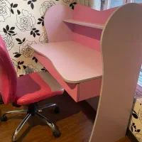 میز تحریر و کامپیوتر با صندلی چرخ دار چرمی