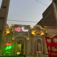 صبحانه دیزی زن و کارگر ساده