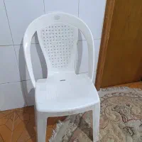 صندلی پلاستیکی محکم قدیمی