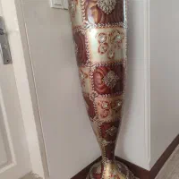گلدان بزرگ کنار سالنی