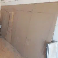 ۱ عدد نئوپان مناسب برای قفسه بندی یا دوطبقه مغازه