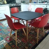 میز و صندلی 4 نفره با دو صندلی اضافی