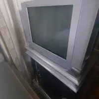 تلوزییون ۲۱ اینچ سامسونگ و میز