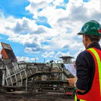 زمین سرچشمه زارچ