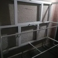 ویترین ،قفسه،پنجره دار با آهن سنگین و مقوام تضمینی