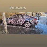 کارگر جوان کارواش