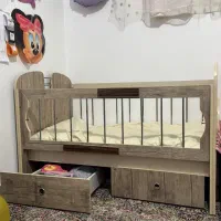 تخت و کمد و صندلی غذا و سه چرخه