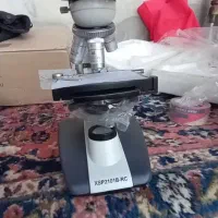 یک دستگاه میکروسکوپ آزمایشگاهی