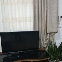 دو عدد پرده همراه با والان