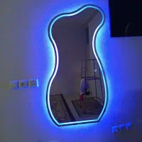 آینه  دفرمه رخ|آینه|قم, قلعه یزدیها|دیوار