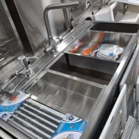 آبشاری آبچکان پشت پنجره سینک پیانویی باکسی|آبچکان و نظمدهنده ظروف|قدس, شهرقدس|دیوار