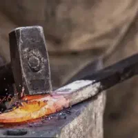 به یک آهنگر نیازمندیم باشماره تماس بگیر